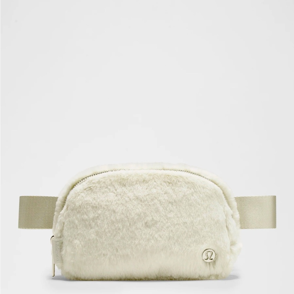 NWT Lululemon Everywhere Belt Bag 1L Fleece White Bone /Silver Color